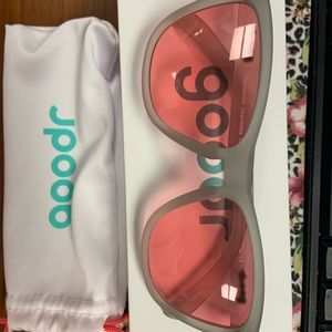 GOODR sunglasses opossums opposable thumbs